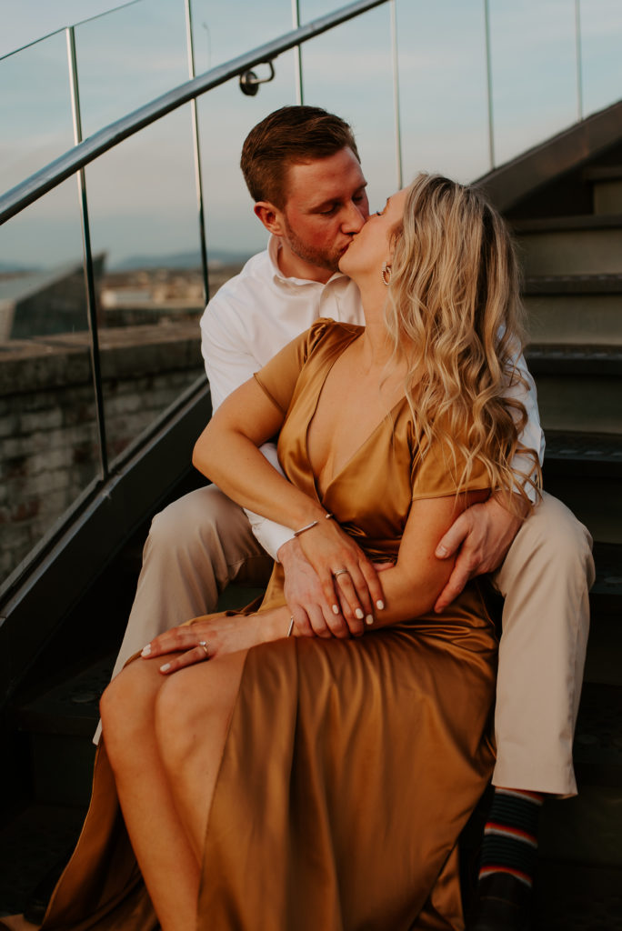gold and navy blue outfit inspiration for couples photoshoot