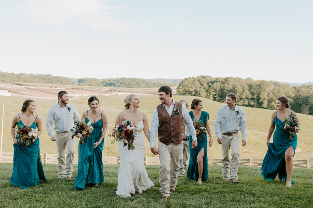 Alternating guy and girl wedding party photo ideas