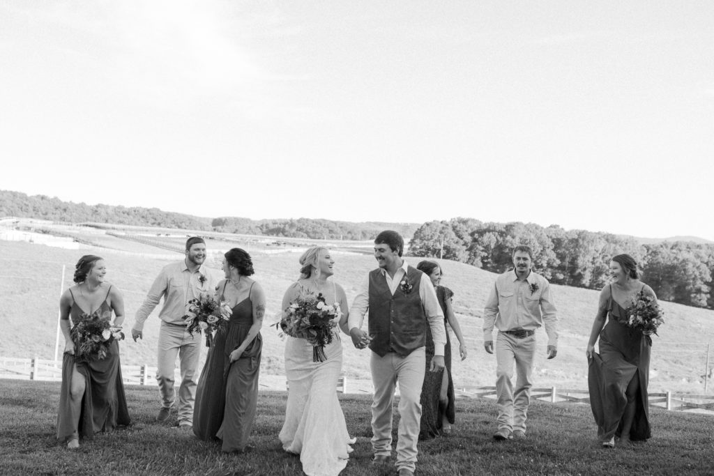 must have photos with your wedding party in this Virginia wedding