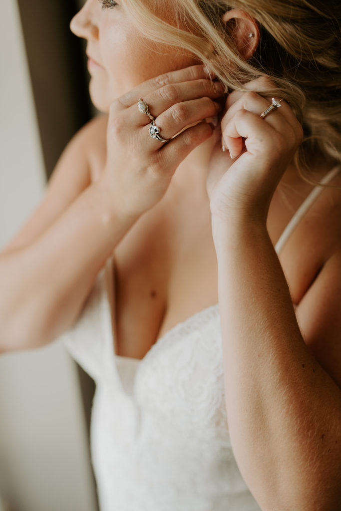 getting ready photo inspiration on a intimate Virginia wedding day