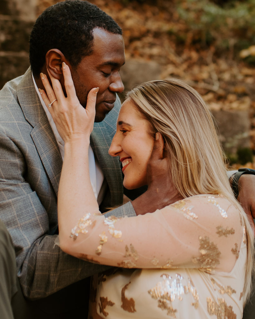 romantic photo ideas for engagement session in Virginia