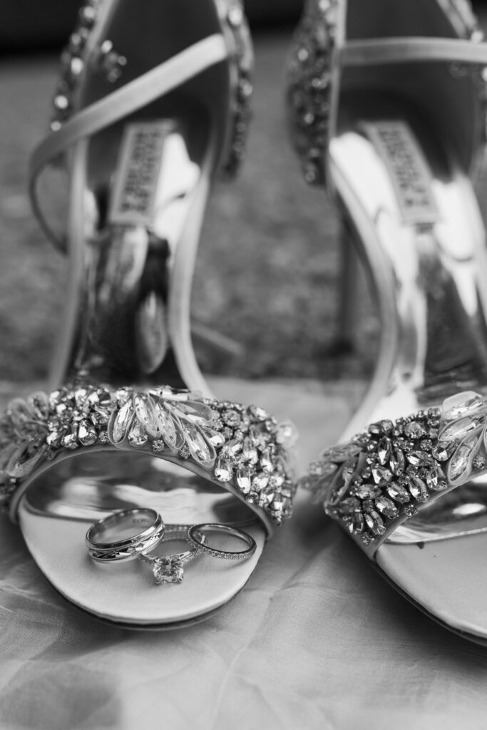 detail shot of the bride's shoes with thewedding rings 